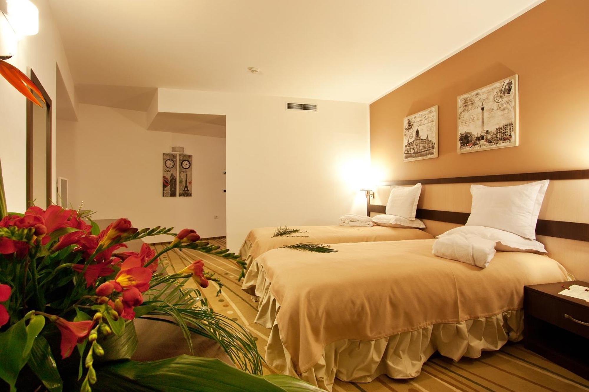 Earth & People Hotel & Spa - Free Parking & Swimming Pool — Photos 3